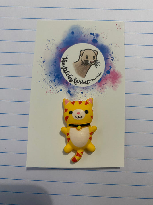 Ginger cat needle minder