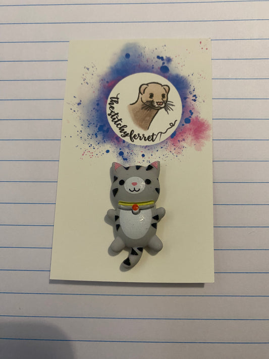 Grey cat needle minder