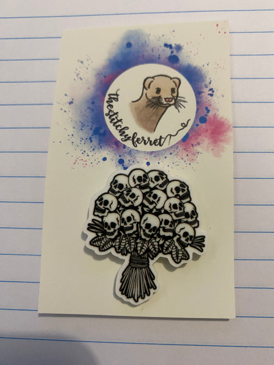 Skull bouquet needle minder
