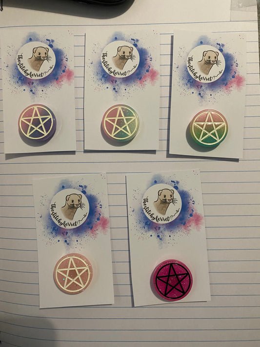 Pentagram needle minder